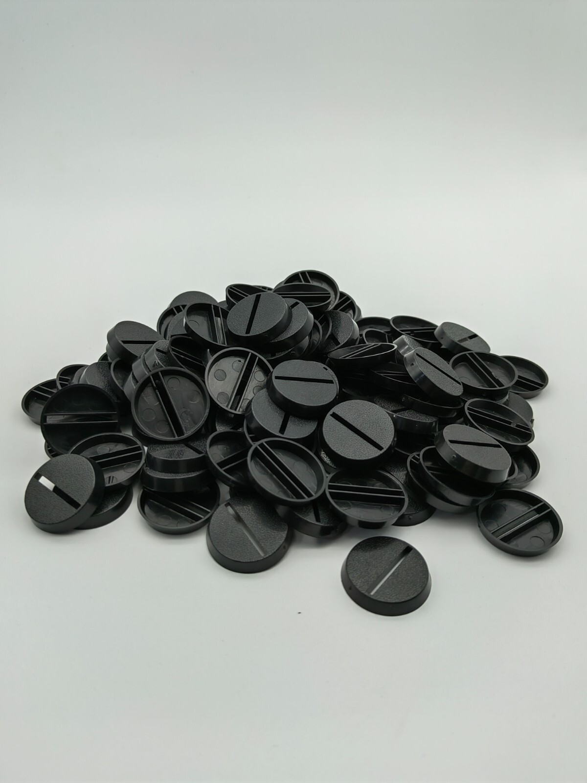 Lot Of 100 25mm Round SLOT Bases Used For Warhammer 40k + AoS Games Workshop