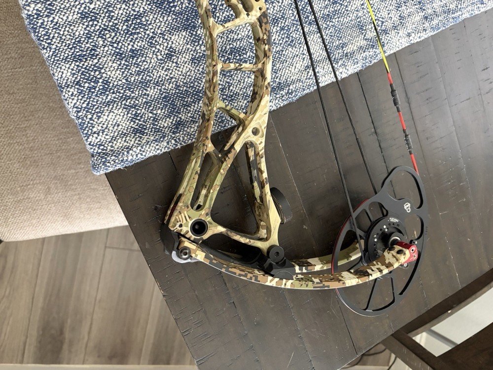Bowtech Solution Rh 24.5-30” 70 Lbs New String Excellent Condition