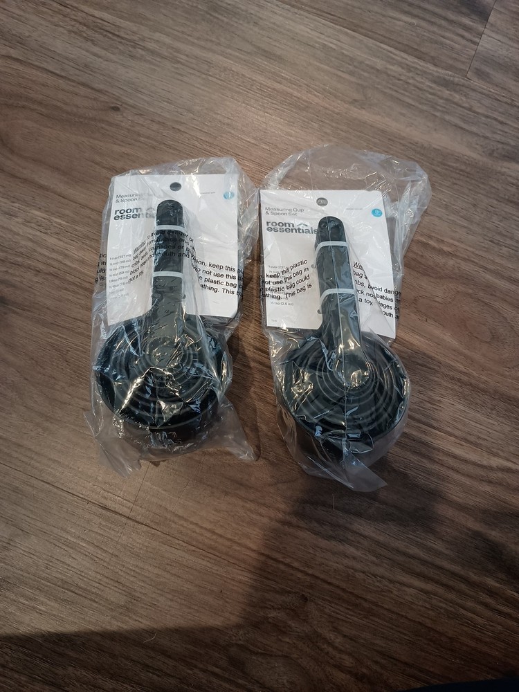 Room Essentials Plastic Measuring Cup & Spoon Set 8 Pc Black NEW (2 Count)