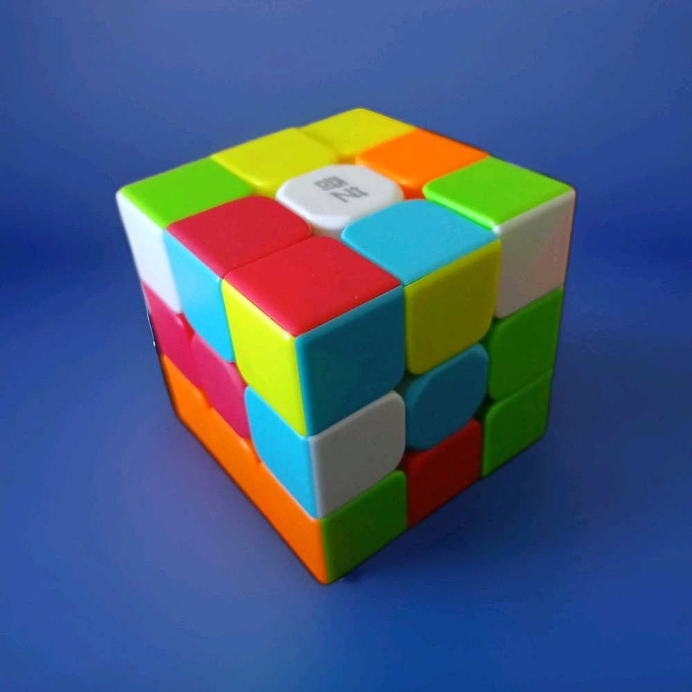 Qiyi Speed Cube  3x3x3 Stickerless Cube