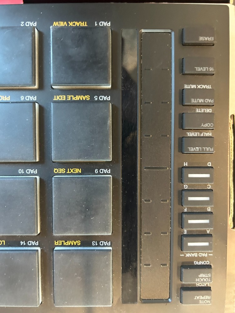 Akai Professional MPC Studio Controller + MPC Software – Great Condition, Light