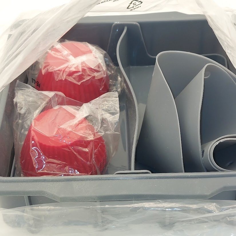 Nuwave Silicone Bakeware Set 8x8 Baking Pan Model 22111 with Baking Book NEW