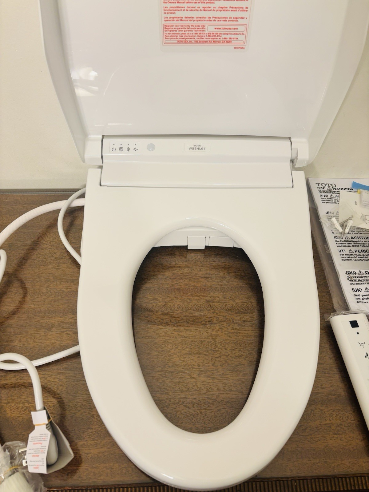 TOTO WASHLET K300 Plastic Toilet Seat, White - SW3036R01 - MINOR CRACK