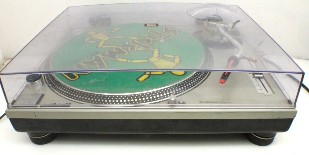 Technics Turntable Modle SL1200 MK2 DJ