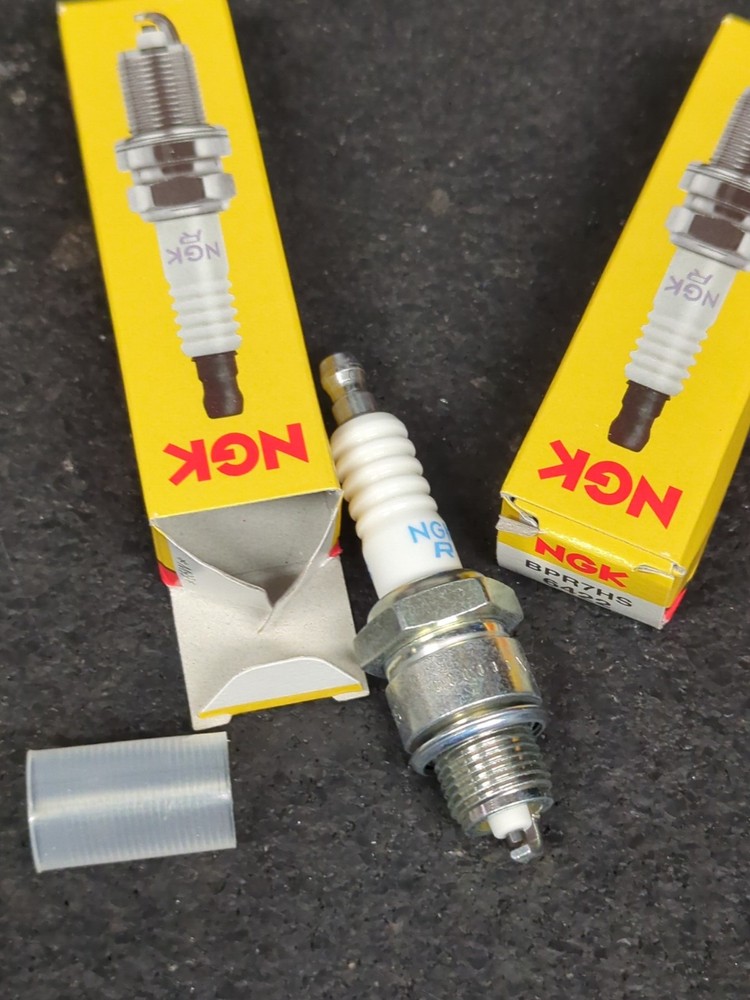 2~Genuine OEM NGK BPR7HS (6422) Spark Plug