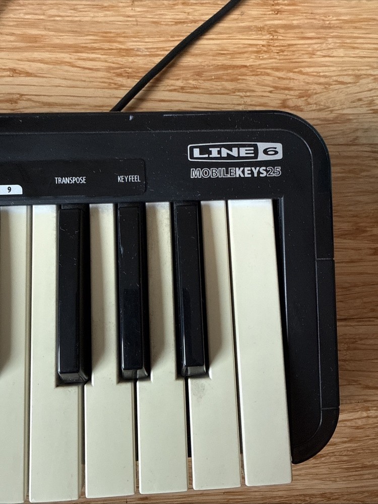 Line 6 Mobile Keys 25 MIDI USB Keyboard With USB Cable
