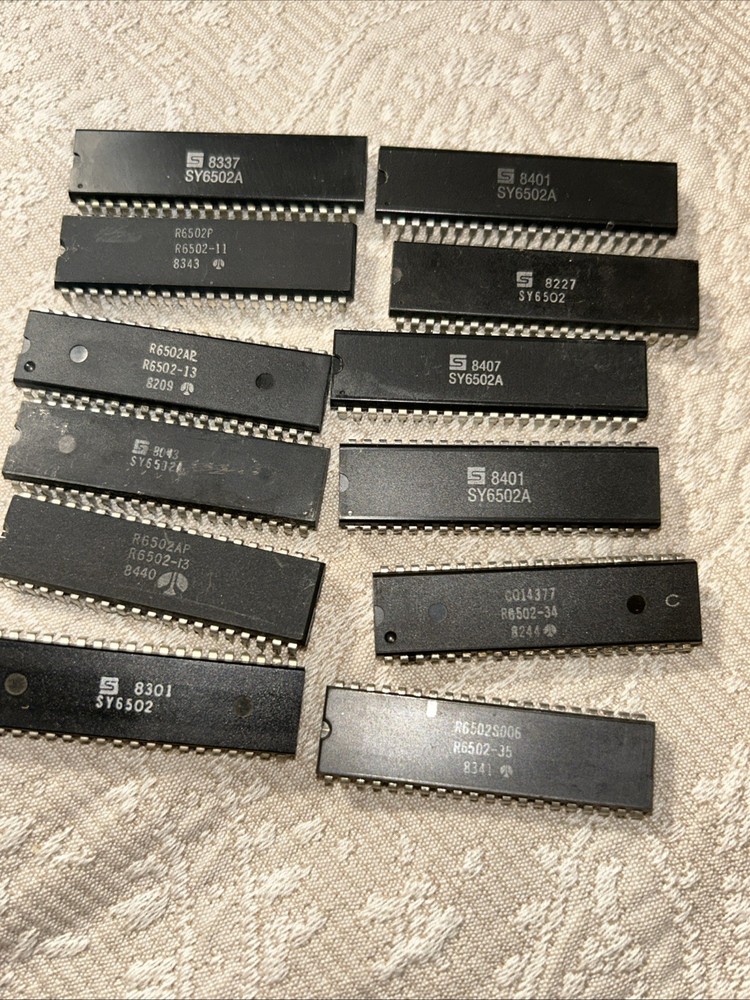 12 Assorted Makers 6502 CPU , Untested - See Photos For Specifics