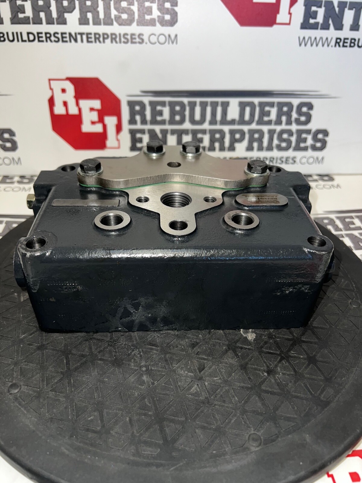 Bendix TF550-750 107082 Air Compressor Cylinder Head NEW Complete 107516