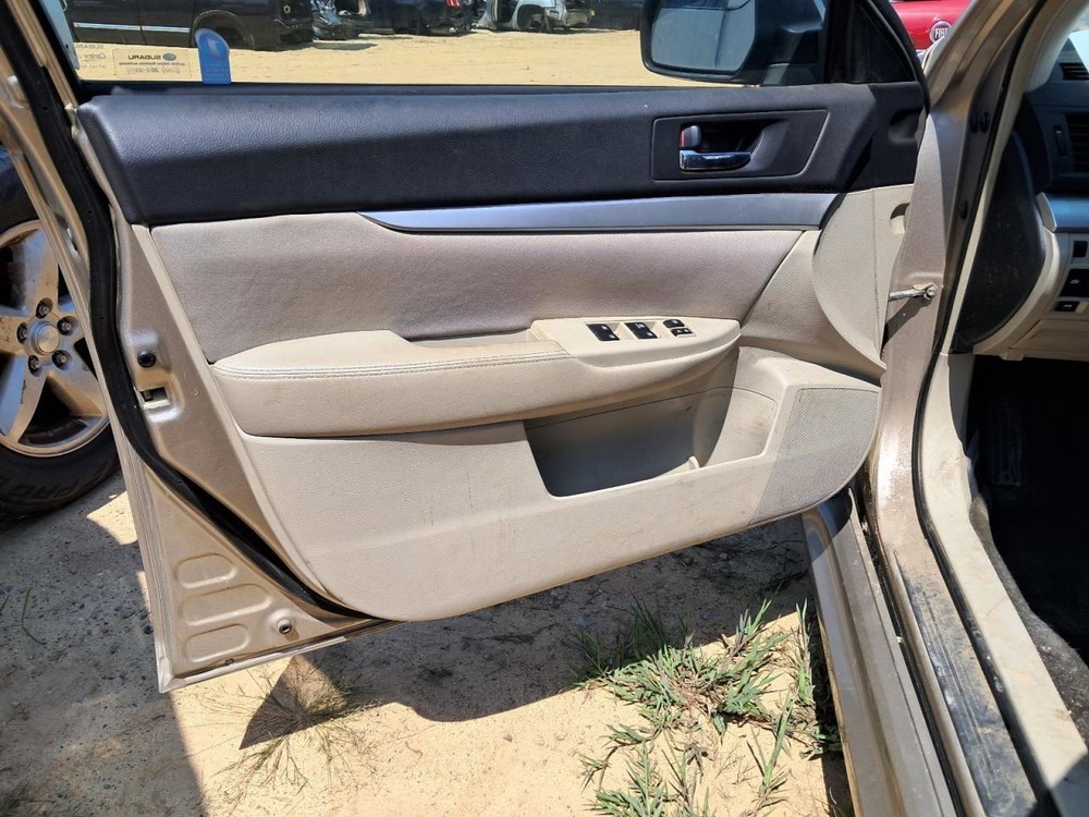 LEGACY 2014 Glove Box 4771552