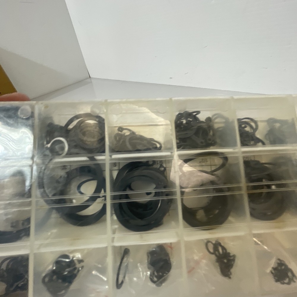 PERFORMANCE TOOL SNAP RING ASSRTMNT 300 PC W5212