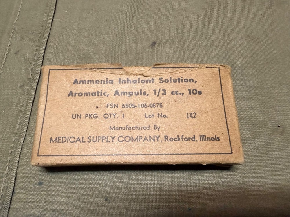 ORIGINAL WWII US ARMY MEDIC MEDICAL AMMONIA INHALANTS SOLUTION