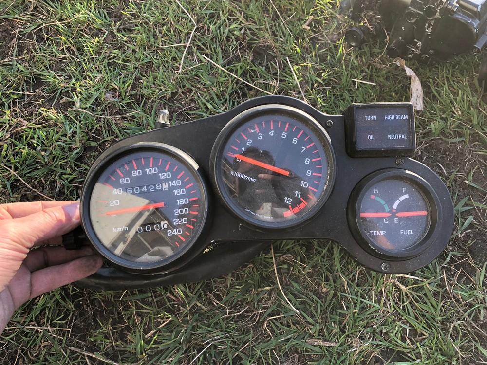 FZ 750 Speedometer Odometer with Temperature Gauge.