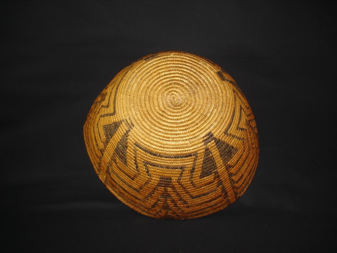 A very nice Pima bowl basket, Native American Indian, Circa: 1920