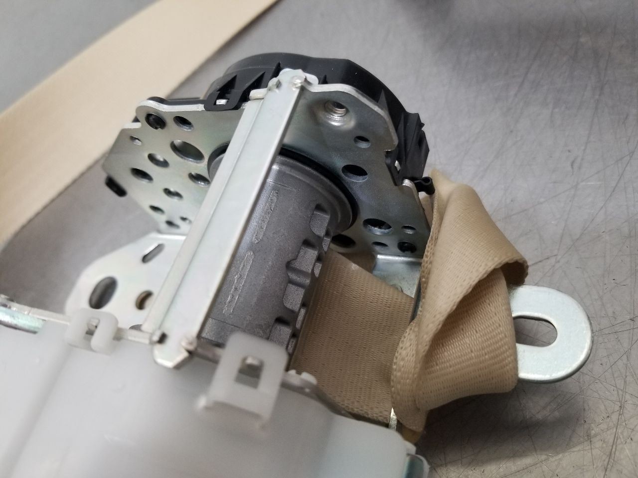 12 2012 LEXUS LS460 FRONT BUCKET SEAT BELT RETRACTOR BEIGE LEFT DRIVER