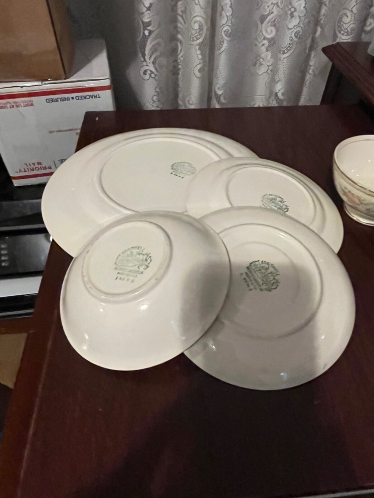 Homer Laughlin -Georgian Eggshell-Countess Pattern-1943-5 piece Set