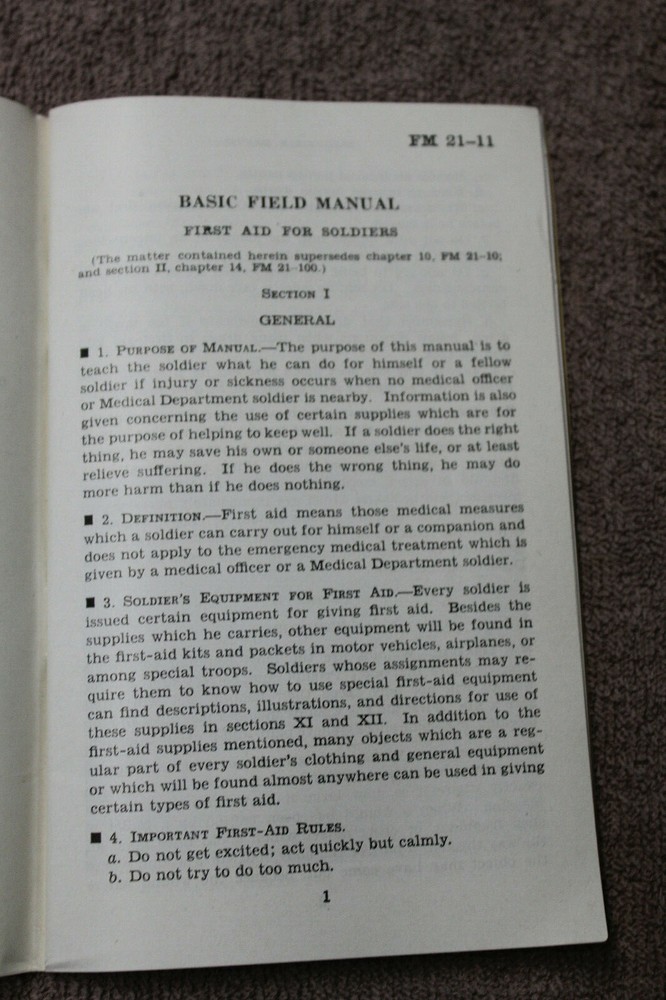 Original WW2 U.S. War Department First Aid for Soldiers Basic Field Booklet,1943