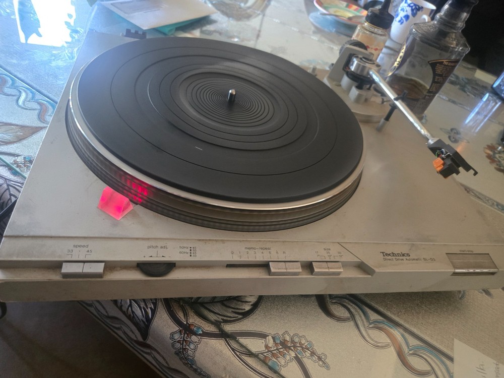 Technics SL-D3 direct-drive turntable