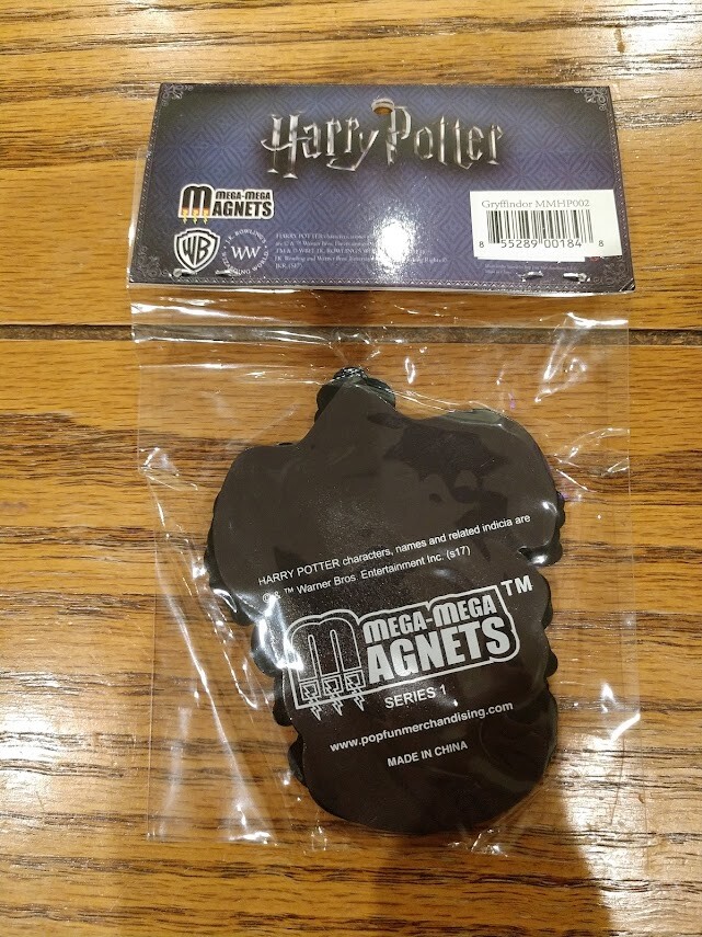 Mega Mega Magnets: Harry Potter GRYFFINDOR crest from PopFun