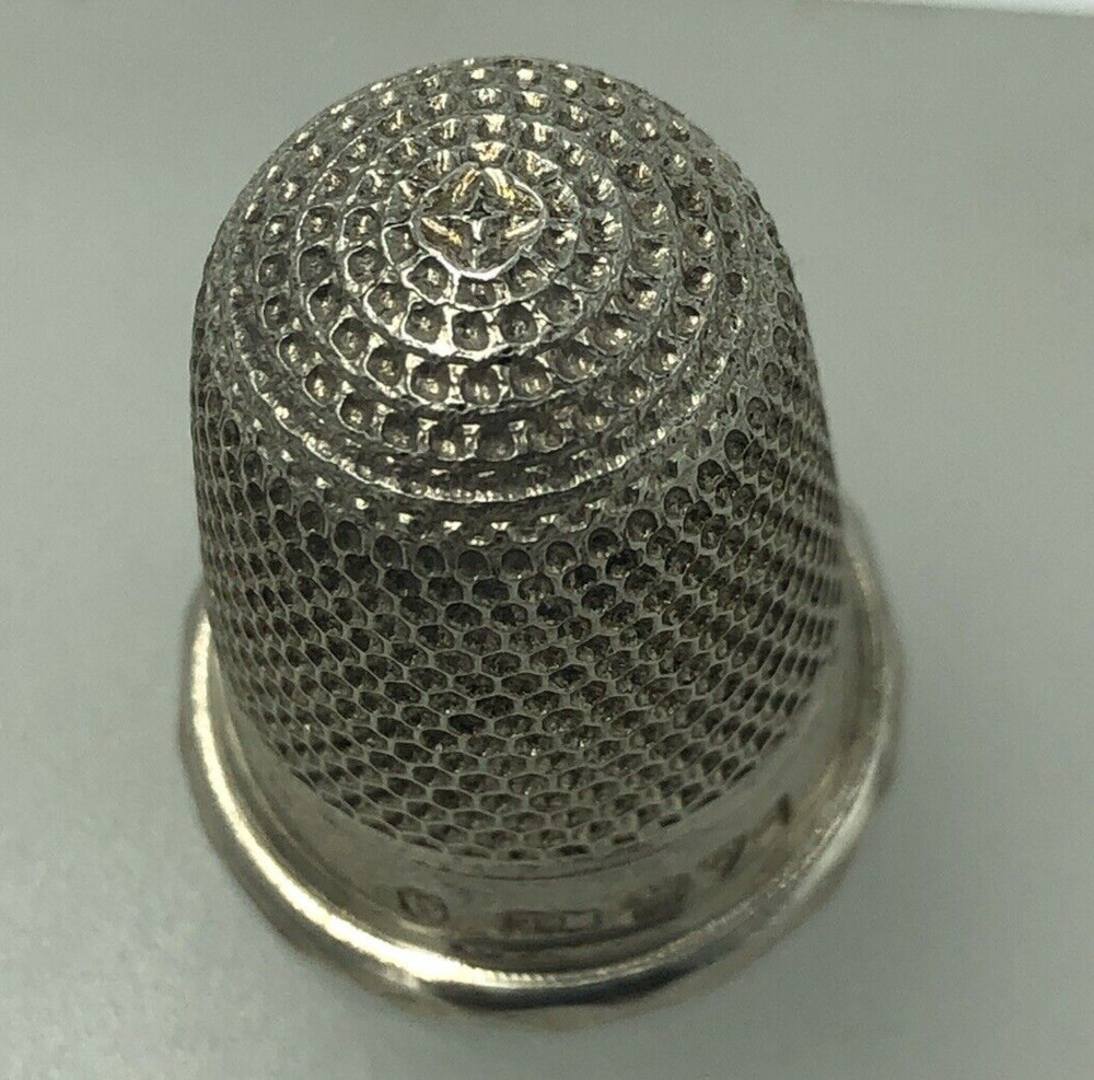 Antique Solid Silver Thimble Chester hallmark 1902 Size 6 Super condition boxed