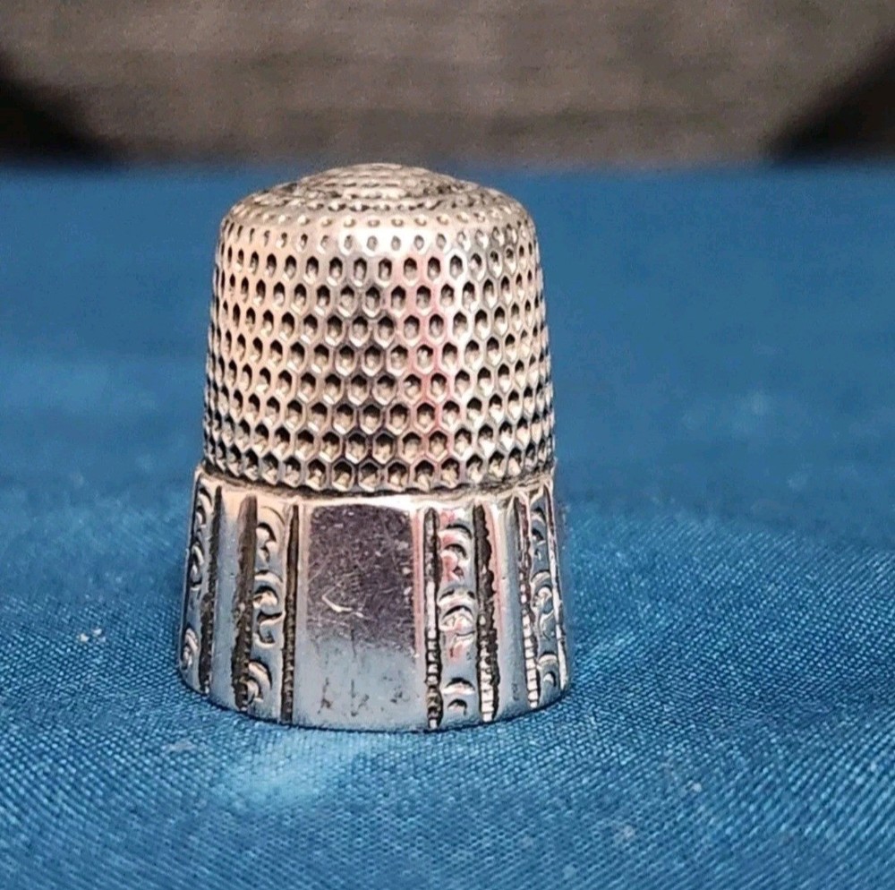 Antique Simons Bros Co Sterling Silver Thimble Size 11 Panel Border