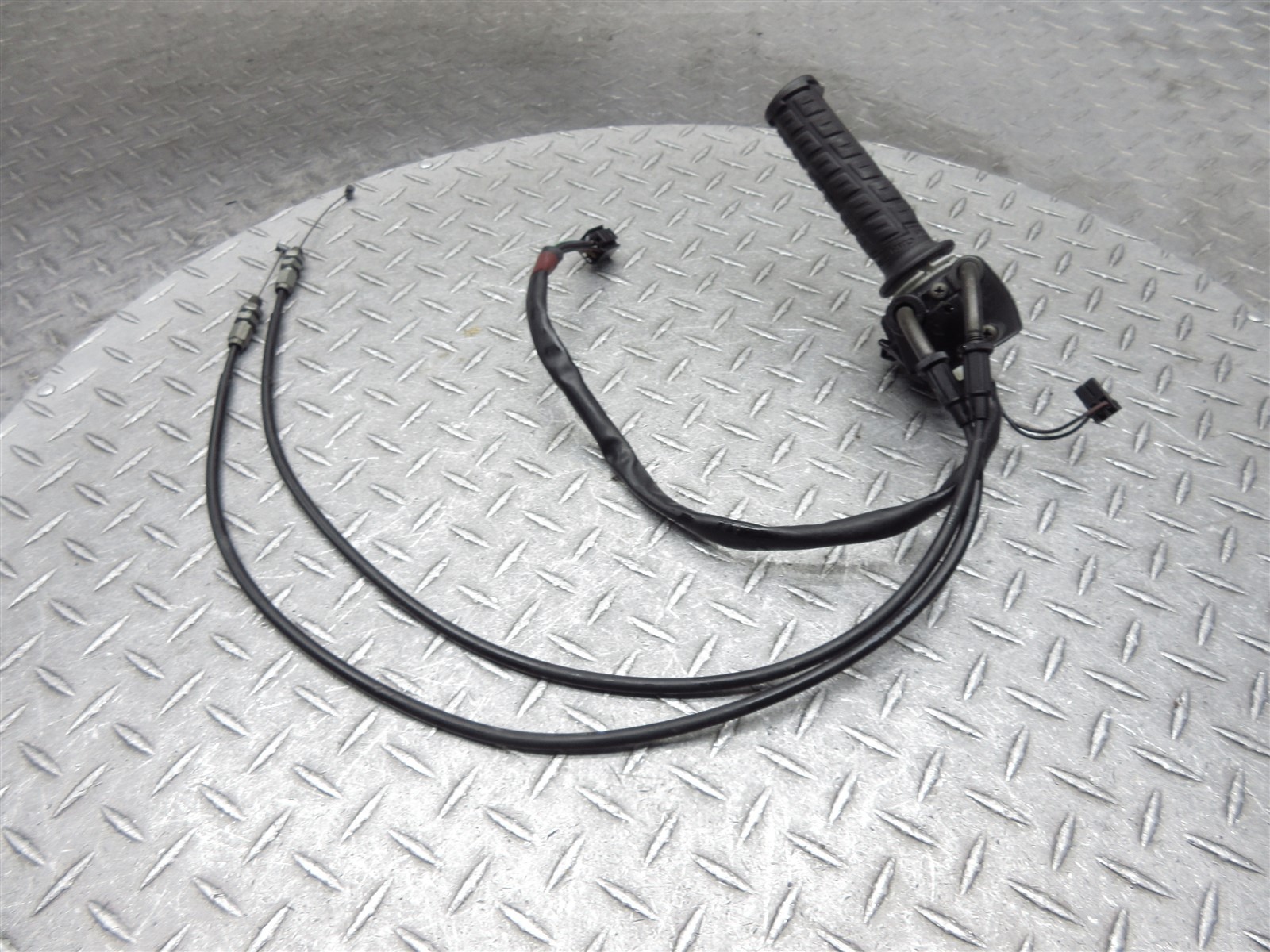 2003 03-04 Suzuki GSXR 1000 GSXR1000 Right Switch Throttle Control Cable Grip