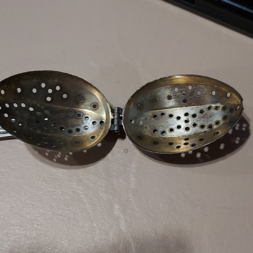 Silver Plated Reusable Egg Shape Spoon Infuser with Decorative Handle
