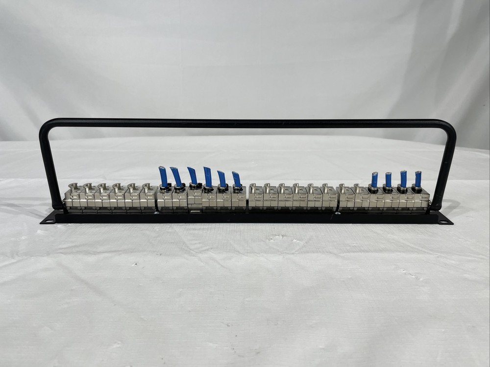 Leviton Cat 5e Flat Universal Patch Panel 24-Port, Cable Management Bar