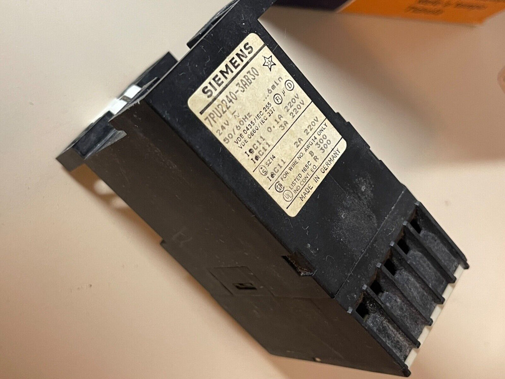 SIEMENS TIME DELAY RELAY 7PU22