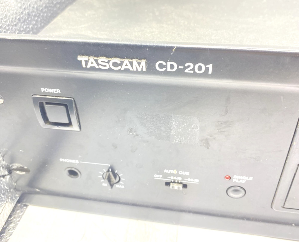 Tascam Professional Rackmount CD Player CD-201 Working