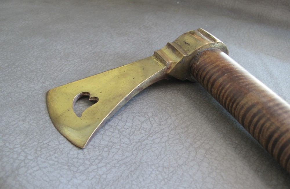 Custom-Made Fighting Tomahawk w/Scrimshaw.