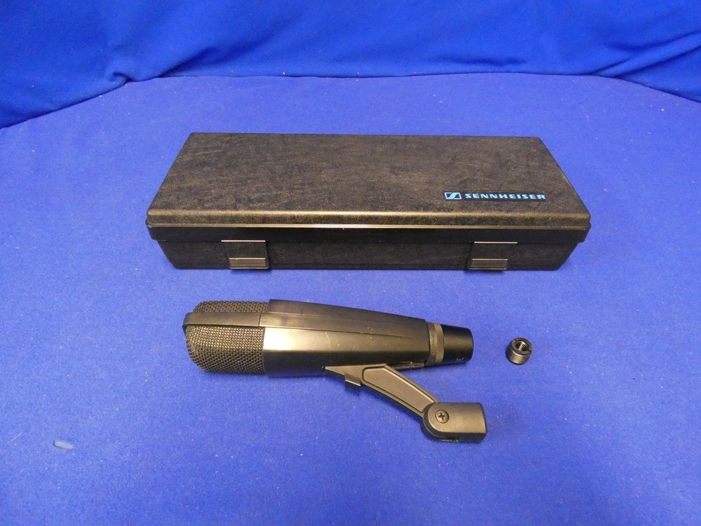 Sennheiser MD 421-II Cardioid Dynamic Microphone w/Case (working-slight dent)