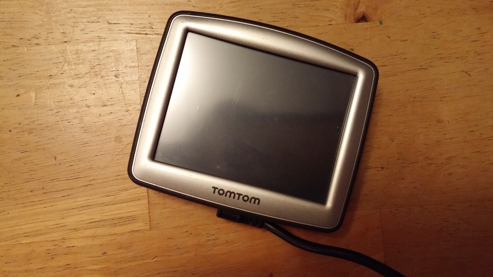 TOMTOM N14644 GPS NAVIGATION unit