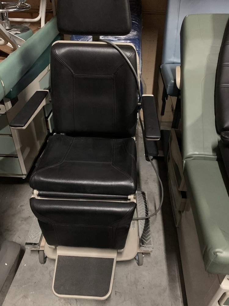 Midmark 419 procedure chair