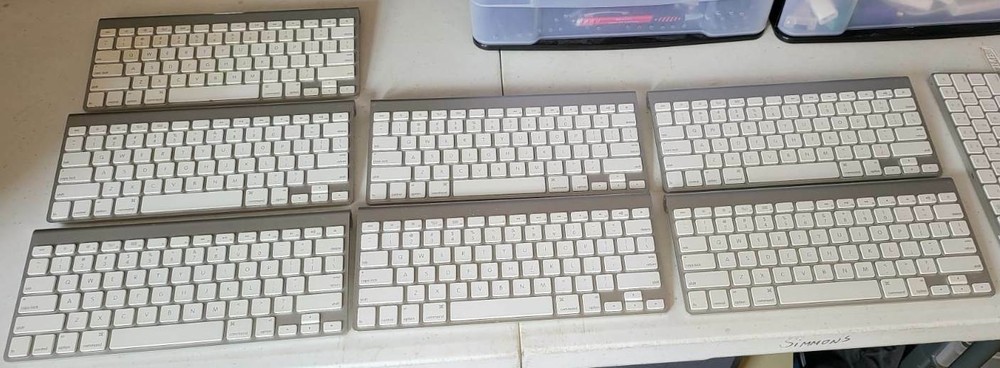 Apple A1314 Wireless Keyboard - Silver