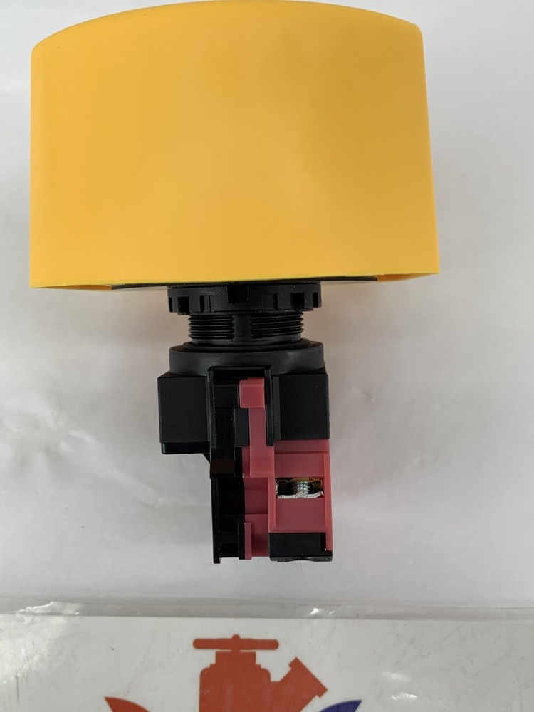 IDEC HW-CB02 Emergency Stop Push-Button Switch +HW9Z-KG1 Protective Guard Ring