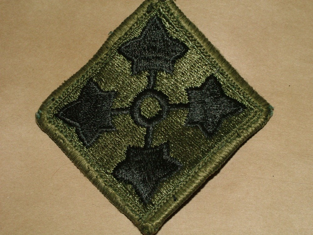 US ARMY 4TH INFANTRY DIVISION PATCH CLOVER OLIVE GREEN