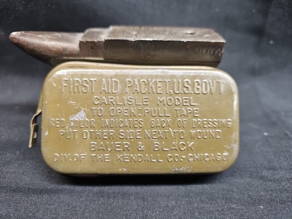 ORIGINAL WWII US ARMY FIRST AID CARLISLE BANDAGE TIN