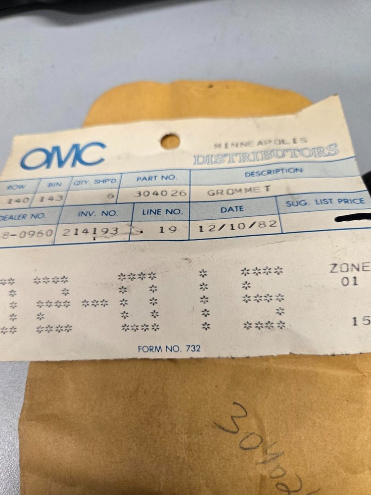 304026 OMC Johnson Evinrude Grommet
