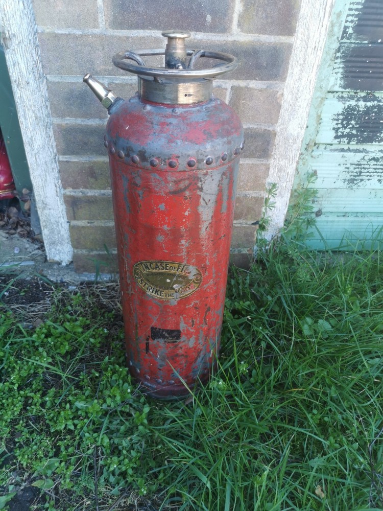 VINTAGE RED FIRE EXTINGUISHER (8)