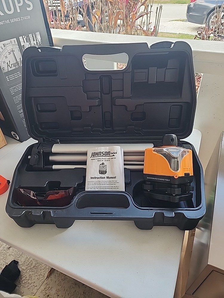 Johnson Manuel Leveling Rotary Laser Kit Model No. 40-0918