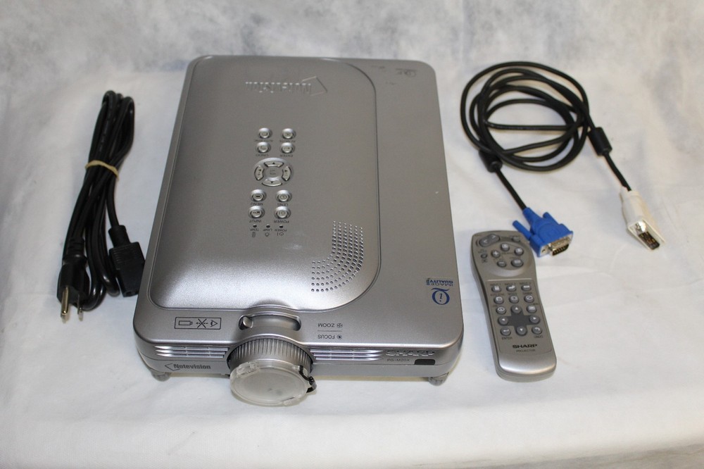 SHARP NOTEVISION M20X DIGITAL VIDEO PROJECTOR WITH REMOTE AND CARING CASE