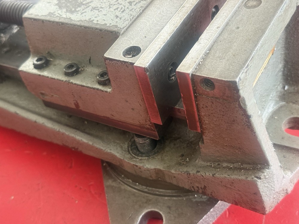 Clausing 8520 Milling Machine 8636 Vise With Enco Parallels