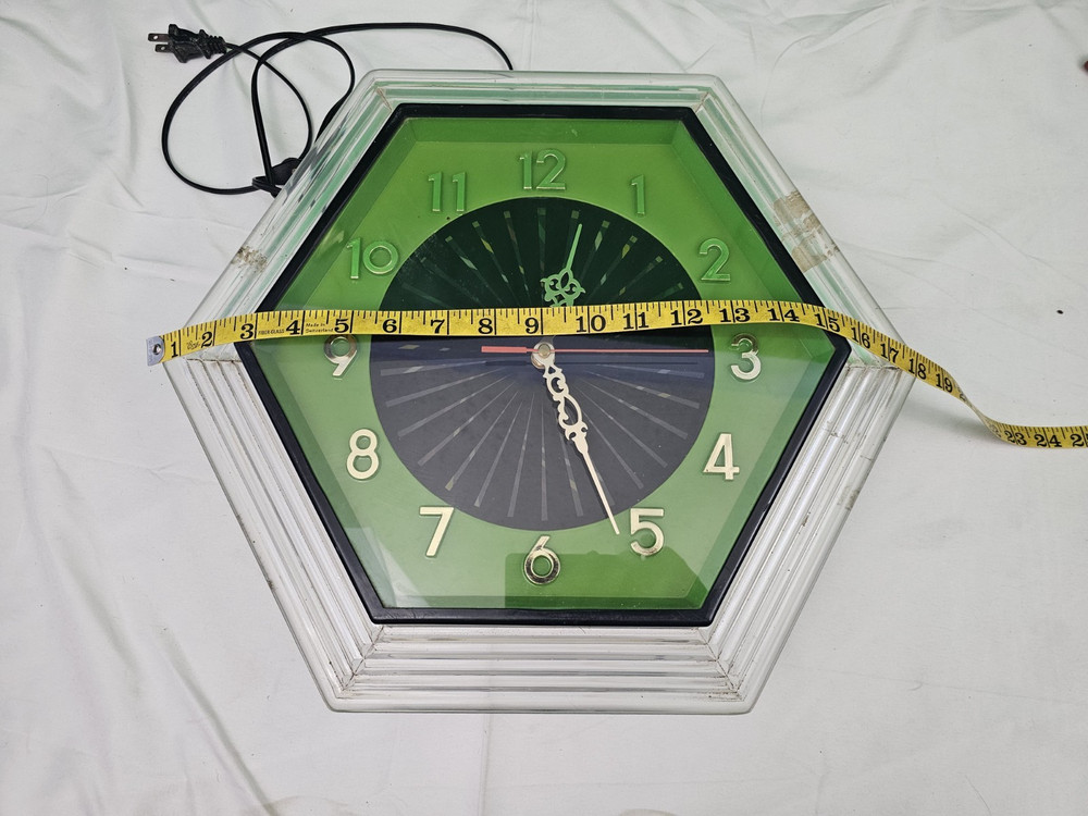 VINTAGE 17" LIGHTED KALEIDOSCOPE PSYCHEDELIC ELECTRIC WALL CLOCK WORKING!