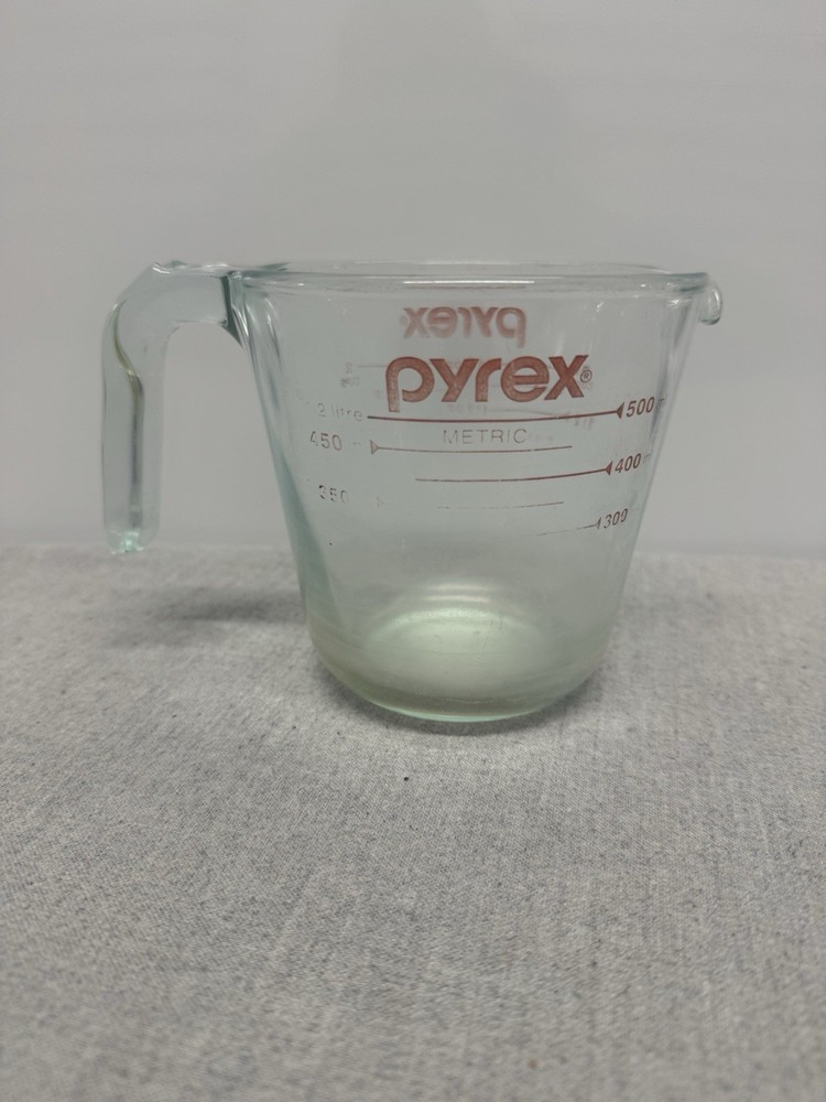 Pyrex 2 Cup Measuring Cup *Print Missing On Bottom*