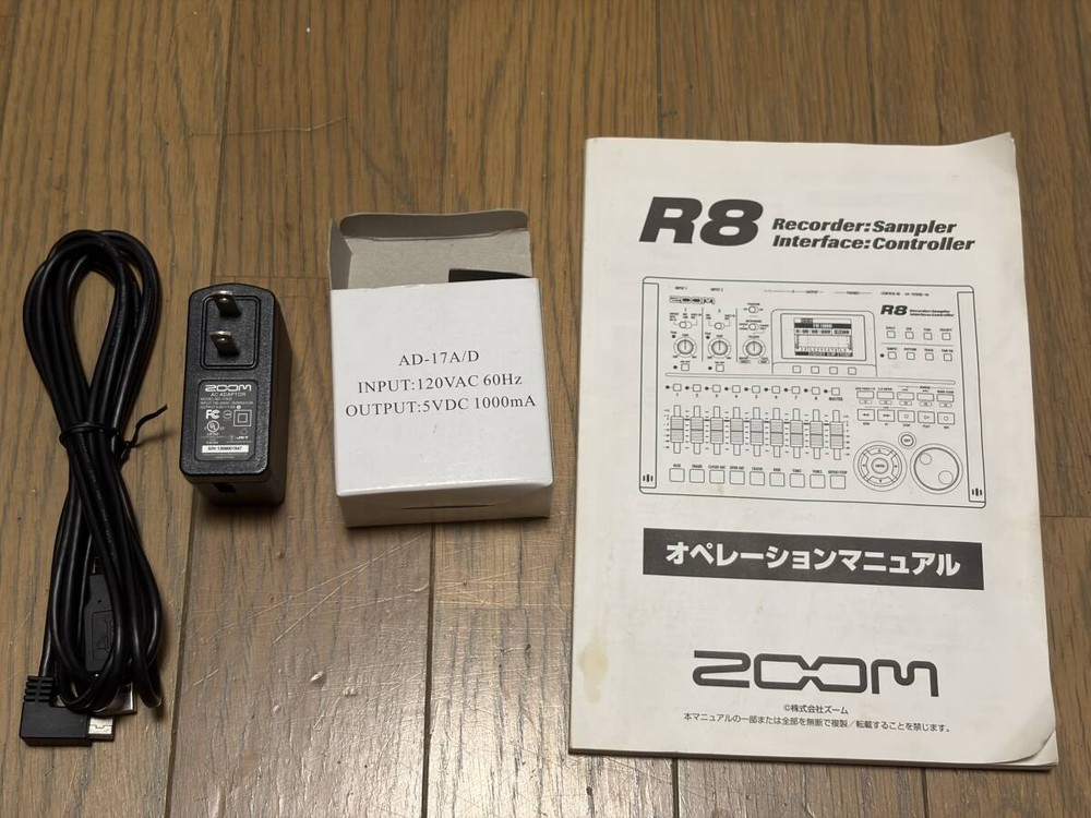 ZOOM R8 Multitrack 8 Track Digital Recorder Sampler Used
