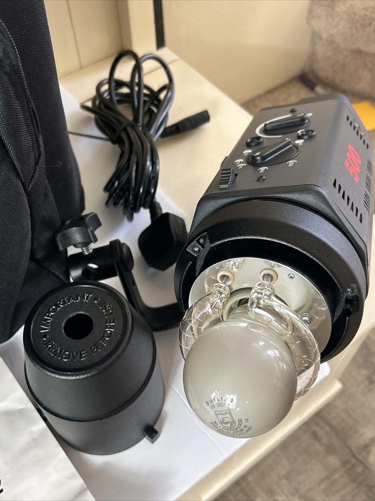 Pair Bowens Esprit 2 BW-2062 500 Studio Flash Head Grey + Carrying Case - SET