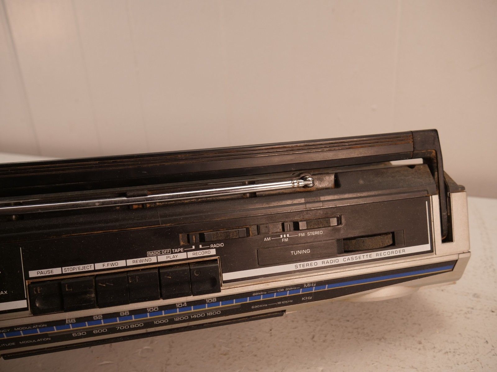 General Electric 3-5623a AM/FM Portable Radio Cassette Player Recorder