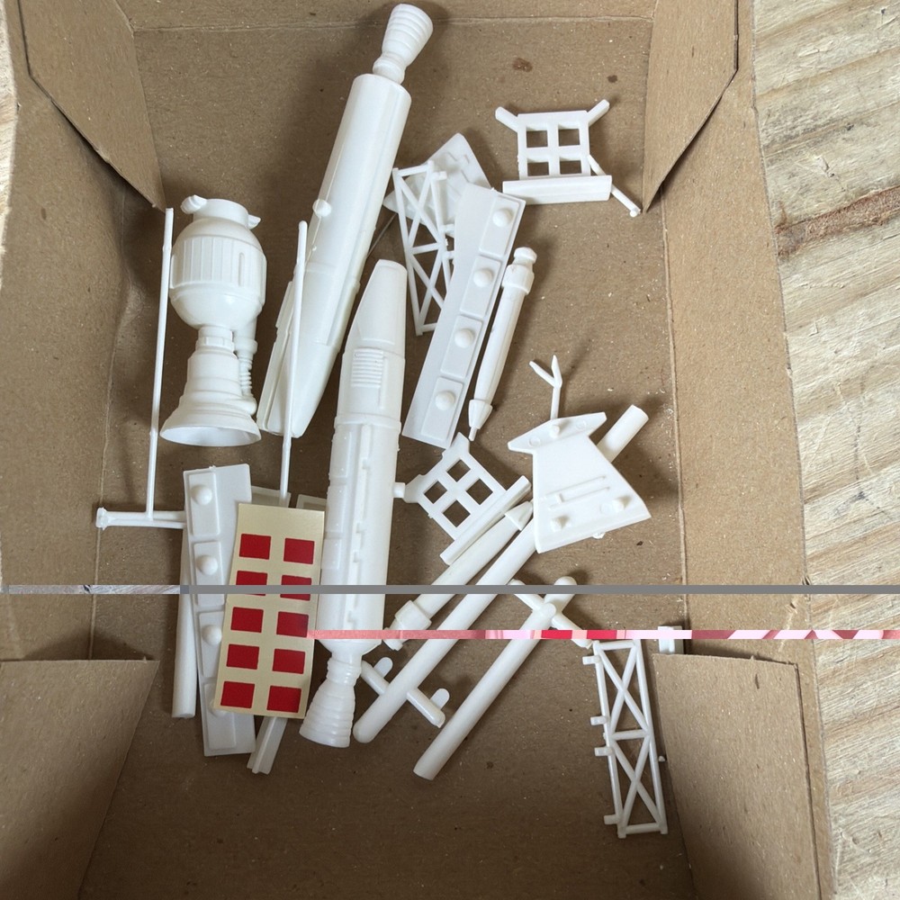 MPC Space: 1999 Hawk 10" Model Kit 1-1904