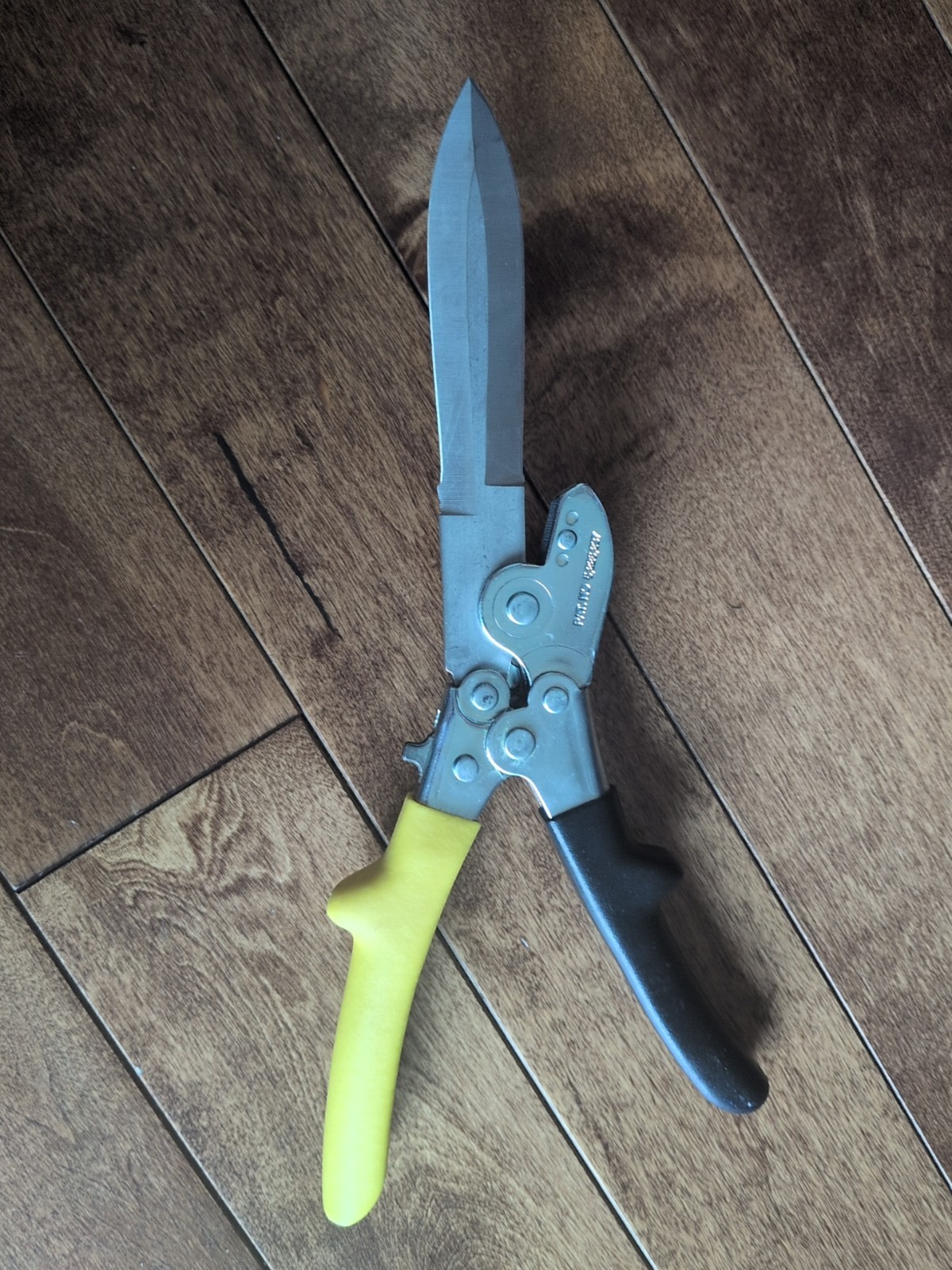 Malco FDC3 Multi-purpose flex duct tool, 10.4 to 1.0