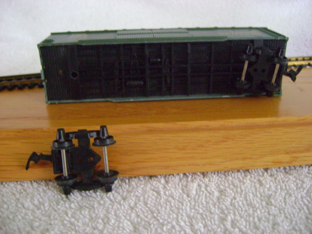 AHM HO scale ATSF 40' Box Car #67382